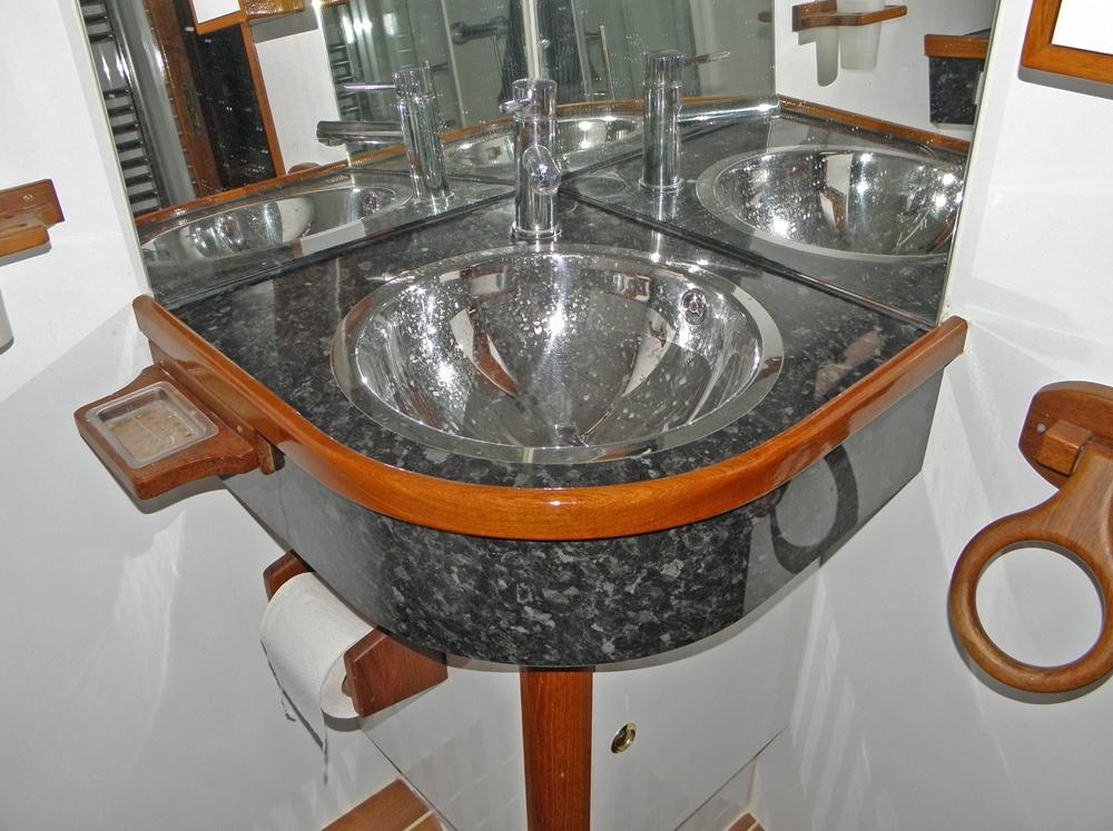 Aft cabin, Accommodation